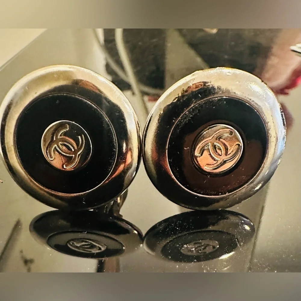 CHANEL Enamel CC Round Clip-On Earrings